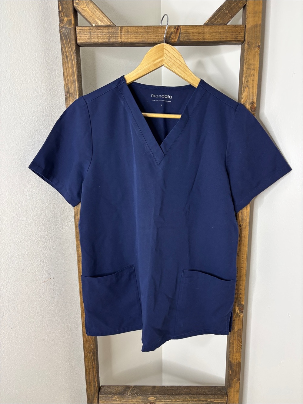 Mandala Women's Navy V-Neck Short Sleeve Scrub Top Size S